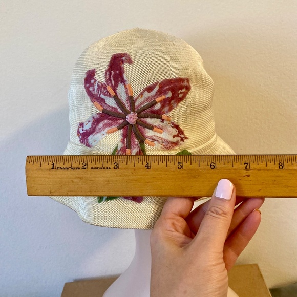 Kangol Bucket Hat with Embroidered Flower Design Cream One Size - Picture 7 of 10
